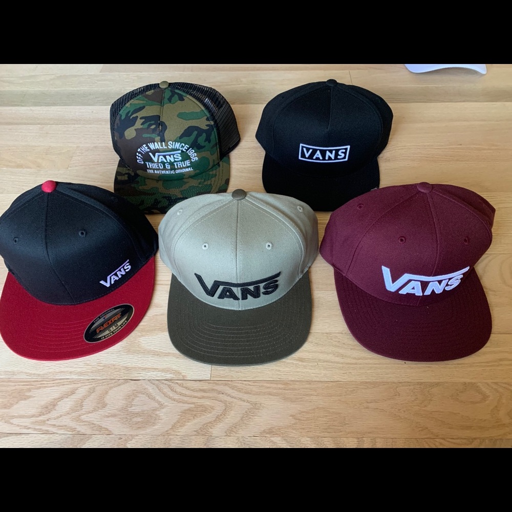Lot of 5 men’s vans hats.